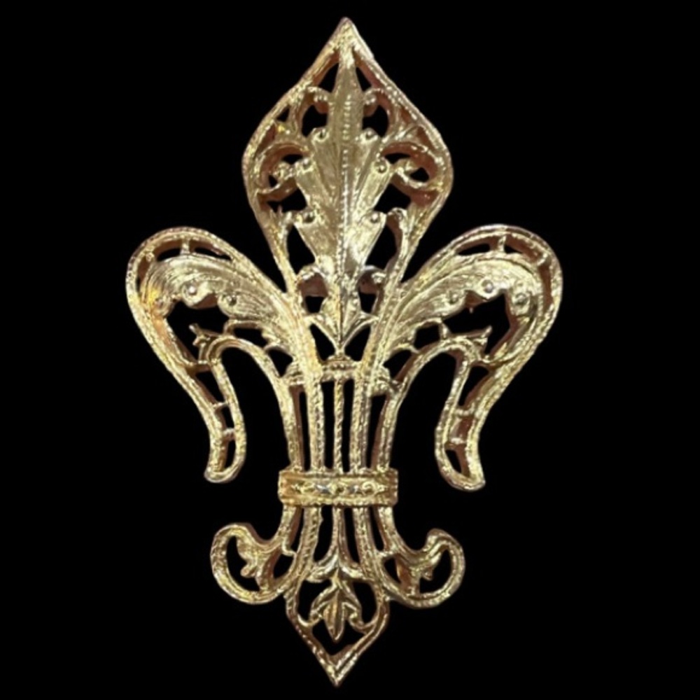 Vintage Gold Monet Fleur de Lis Pin Pendant